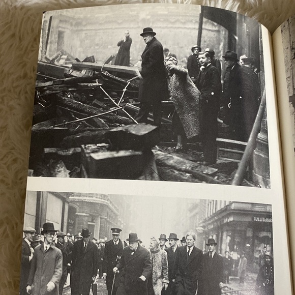 CHURCHILL A PHOTOGRAPHIC PORTRAIT by Martin Gilbert - Picture 9 of 9